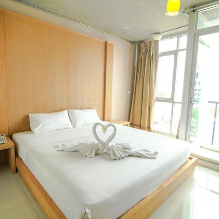 Bansabai Sabaidee Service Apartment Bangkok Exteriör bild