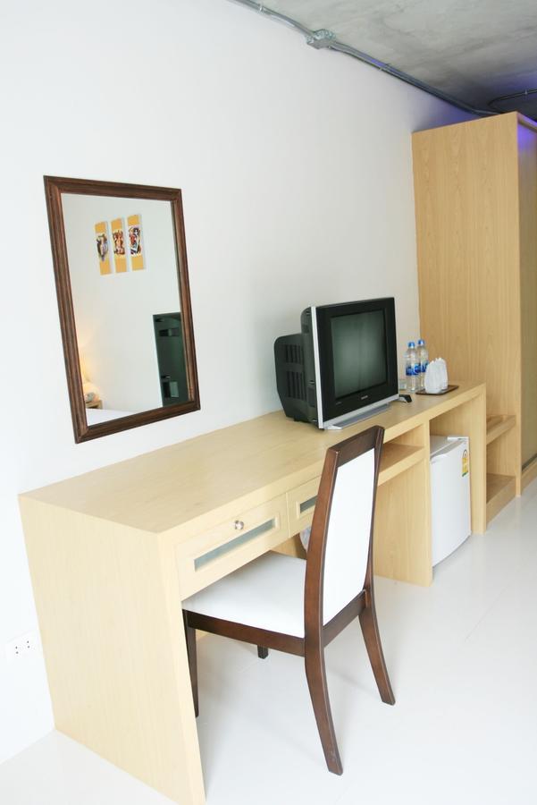 Bansabai Sabaidee Service Apartment Bangkok Exteriör bild