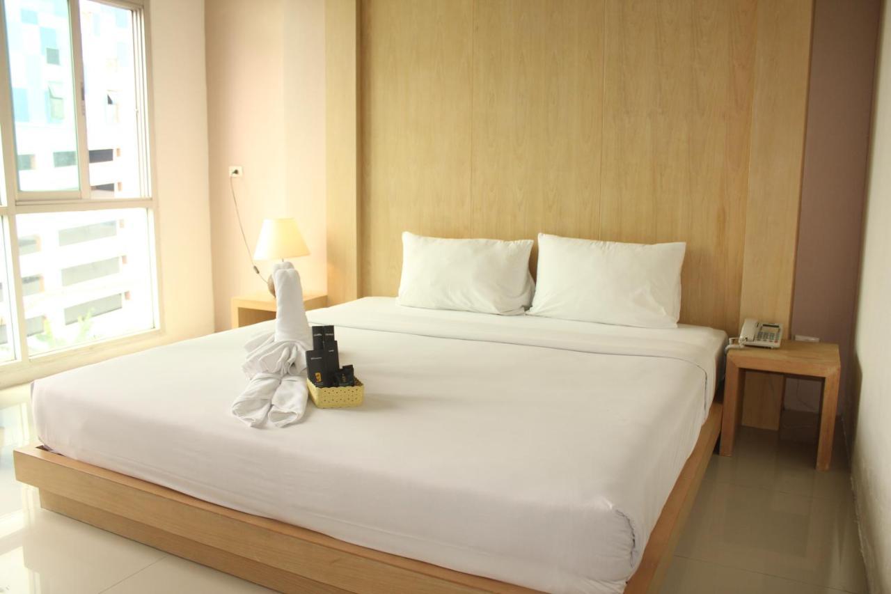 Bansabai Sabaidee Service Apartment Bangkok Exteriör bild