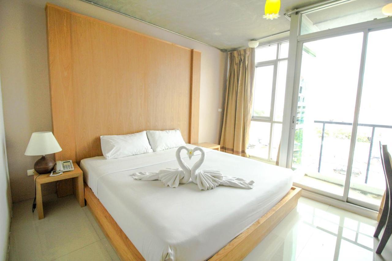 Bansabai Sabaidee Service Apartment Bangkok Exteriör bild