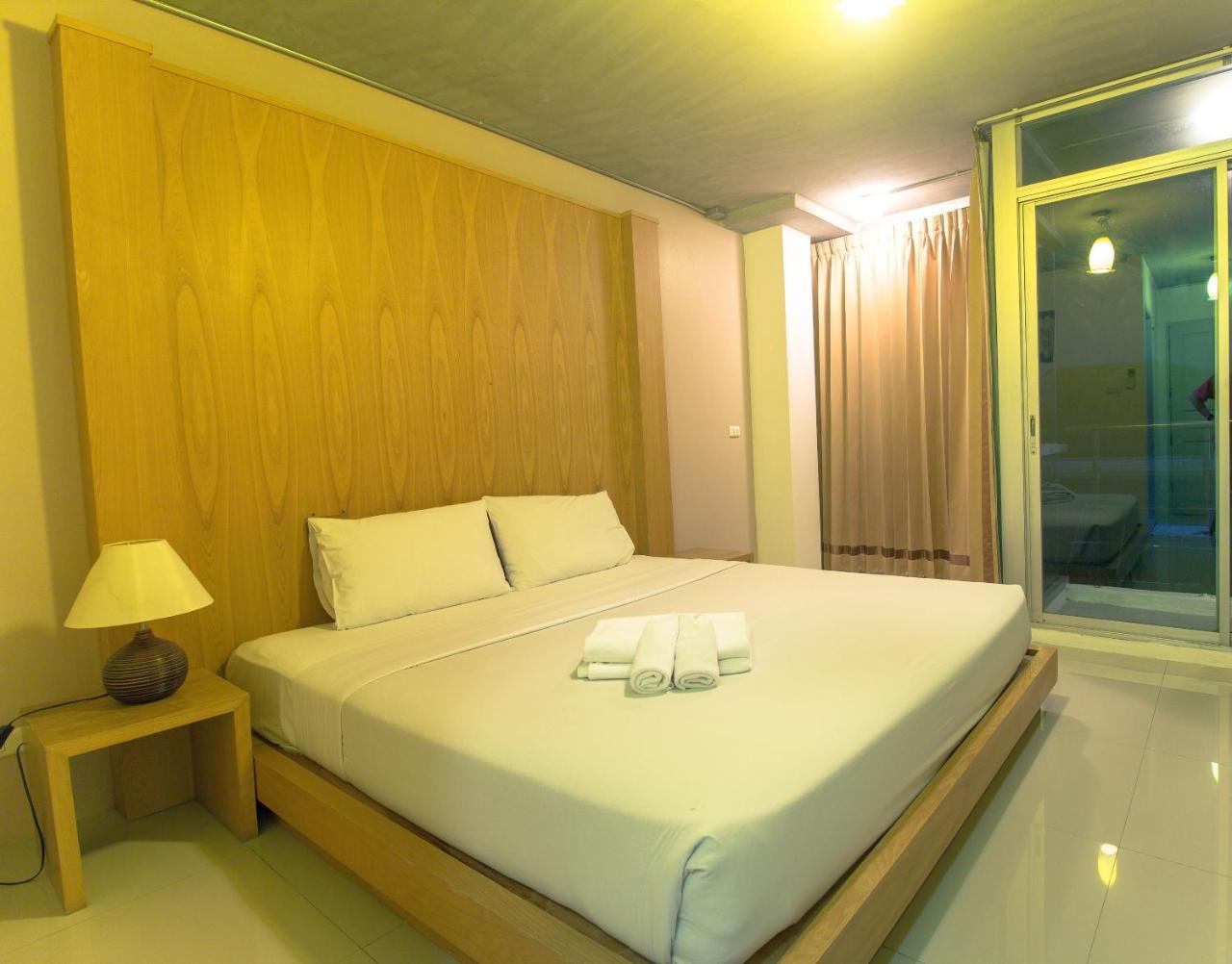 Bansabai Sabaidee Service Apartment Bangkok Exteriör bild