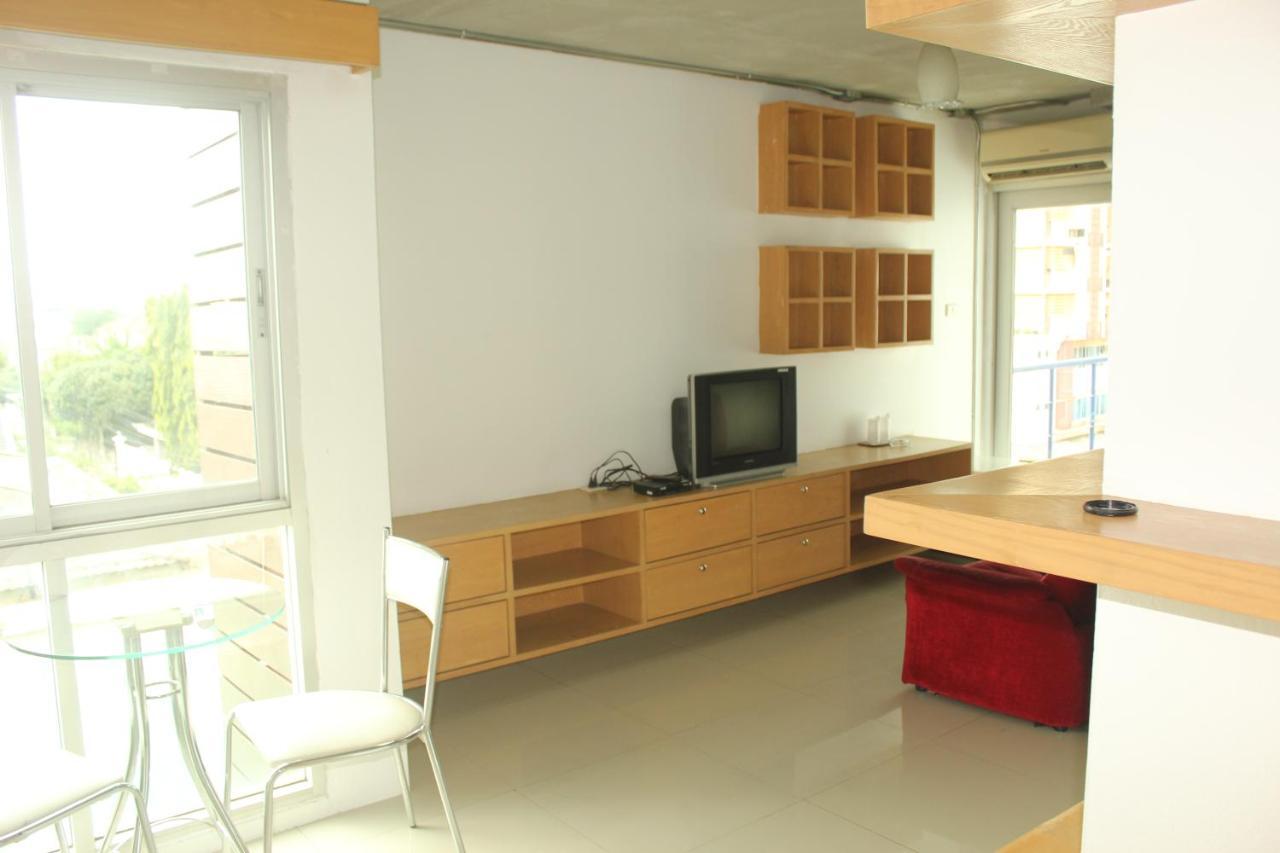 Bansabai Sabaidee Service Apartment Bangkok Exteriör bild