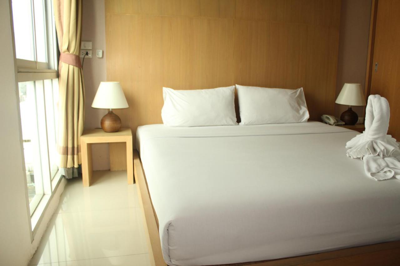 Bansabai Sabaidee Service Apartment Bangkok Exteriör bild